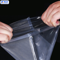 Geëmbosseerde transparante plastic voedselverpakkingszakken zonder BPA voor huisdierenvoer, vochtbestendig en vacuüm verzegeld.