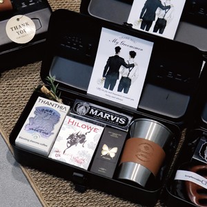 Cadeau <span class=keywords><strong>pour</strong></span> les garçons d'honneur : Boîte cadeau métallique pratique avec poignée en cuir <span class=keywords><strong>pour</strong></span> mariages et anniversaires ; Style sophistiqué et de niche <span class=keywords><strong>pour</strong></span> les affaires - Product Image 4