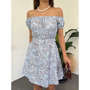 Vestido de Verano para Mujer, Marca DEFILE, Amarillo, con Cuello Madonna, Estampado Floral, Tela Arrugada, Ideal para Uso Casual y Vacaciones en la Playa - Product Image 3