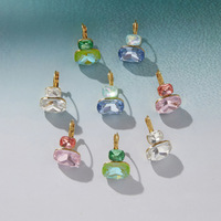 Boucles d'oreilles Huggie de luxe Gaovo Premium avec strass, résistantes au ternissement, en titane plaqué or 18 carats, design géométrique tendance