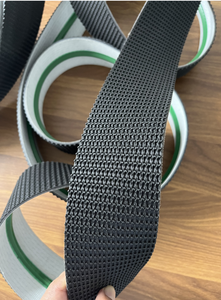 黑色高抓地力粗糙顶部聚氯乙烯输送带，带底部导轨 - Product Image 6