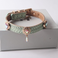 Nouveaux produits pour animaux de compagnie, collier pour chien en PU de style princesse scintillant de Zhejiang avec boucle en métal pour chiots