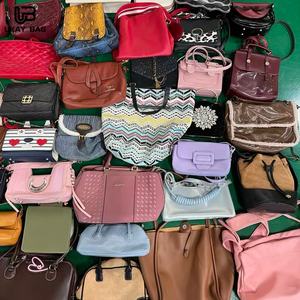 A15 Venta al por mayor <span class=keywords><strong>de</strong></span> <span class=keywords><strong>segunda</strong></span> <span class=keywords><strong>mano</strong></span> Vintage Bolso <span class=keywords><strong>de</strong></span> moda para mujer Bolso usado Elegante bolso <span class=keywords><strong>de</strong></span> señora Bale - Product Image 6