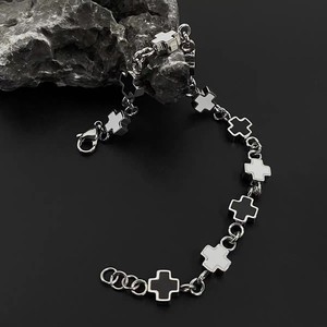 Gioielli in Acciaio Inossidabile di Alta Qualità, Croci Nere Versatili per Bracciali da Uomo e Donna, Design Elegante per Bracciali Componibili ALN2601001787 - Product Image 5
