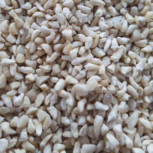 เม็ดมะม่วงหิมพานต์คุณภาพสูง สด ใหม่ อบแห้ง แปรรูปอย่างดี อุดมด้วยสารอาหาร ผลิตในเวียดนาม บรรจุกล่อง 20 กก. อายุการเก็บรักษา 12 เดือน ยี่ห้อ นัม ติน ฟาต - Product Image 1