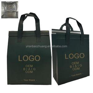 Sac isotherme noir portable auto-adhésif jetable en non-tissé pour livraison de café et de repas sur mesure - Product Image 1