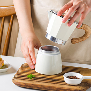 Estufa <span class=keywords><strong>italiana</strong></span> portátil de acero inoxidable, Mocha eléctrica negra mate para café Espresso, Moka, con mango de madera - Product Image 4