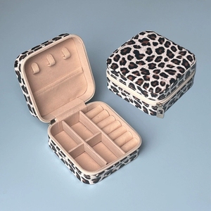 Boîte de rangement pour bijoux EVERWIN à imprimé léopard, carrée, avec fermeture à glissière, style élégant pour le rangement des bijoux - Product Image 3