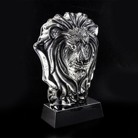 Nouvelle conception, tête de lion en cristal gravée au laser 3D, art animal transparent, avec base noire, trophée en cristal K9 pour souvenirs