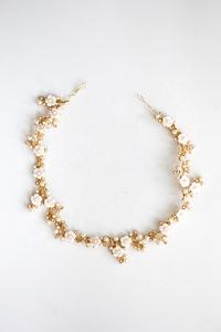 اليدوية زهرة صغيرة بيضاء وذهبية لامعة تصفيح الزفاف طويلة عقال الشعر الديكور كرمة - Product Image 3