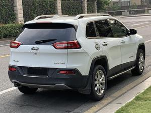 <span class=keywords><strong>Jeep</strong></span> Ziyouguang 2.4L SUV tout-terrain d'<span class=keywords><strong>occasion</strong></span> 4x4 Boîte de vitesses <span class=keywords><strong>automatique</strong></span> Sièges en cuir Volant à gauche Jantes en alliage R17 Alliage d'aluminium - Product Image 3
