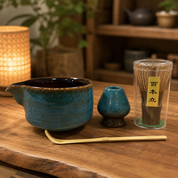 Ensemble de 4 pièces pour cérémonie du thé japonaise, bleu sarcelle, avec glaçure réactive, comprenant un bol en céramique à bec verseur, un support pour Chasen, un fouet en bambou et une cuillère.