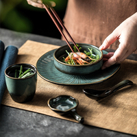 Ensemble de vaisselle de restaurant, design classique, bol en céramique écologique, assiette, vaisselle, tasse, vaisselle pour une personne à usage domestique