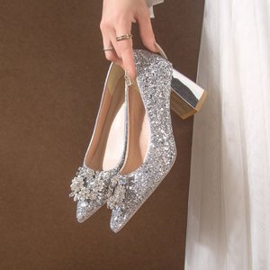 รองเท้าส้นสูงสตรีแบบส้นเข็มประดับเพชรหรูหรา รองเท้าเจ้าสาวทรงเหลี่ยมแบบสวม ส่งเร็ว มีบริการ OEM - Product Image 3