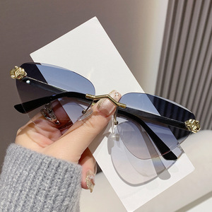Stylish Metal Rimmed Cheetah Triangle <b>Sunglasses</b> For Women Black Frame Pc Lens Uv400 Protection Light Weight Sunshades - Product Image 2