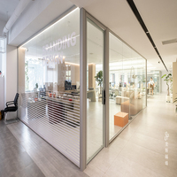 Système de cloison en verre trempé sur mesure - Insonorisé, cadre en aluminium réglable, design moderne pour la maison, le bureau, l'école et la salle de sport