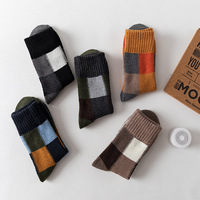 Chaussettes épaisses et chaudes en tricot écossais rétro pour l'automne et l'hiver – Vente en gros