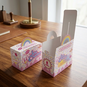 Scatola per bomboniere personalizzata, robusta e colorata, con manico fustellato, per cioccolatini e dolcetti - Product Image 1