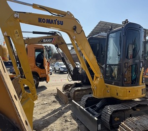 Excavatrice sur chenilles hydraulique Komatsu PC55MR d'occasion, 5,2 tonnes, avec accessoires : marteau, grappin, godet, et composants moteur et transmission. - Product Image 1