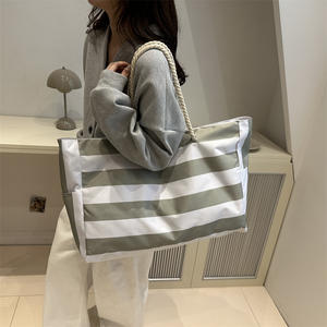 Logo personnalisé surdimensionné femmes grand <span class=keywords><strong>week</strong></span>-<span class=keywords><strong>end</strong></span> Shopping sac fourre-tout femmes mode <span class=keywords><strong>pas</strong></span> <span class=keywords><strong>cher</strong></span> vague rayures toile plage sac fourre-tout - Product Image 4