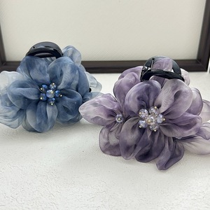 Pinza de Pelo con Flor de Cristal Degradado Azul Estilo Real Parisino para Cabello Fino - Pinza de Tiburón Hecha a Mano Estilo Dulce - Product Image 1