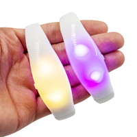 Bracelets LED activés par le son, bracelets lumineux 7 couleurs, silicone souple, commande à une touche, cadeaux de fête, lot de 50