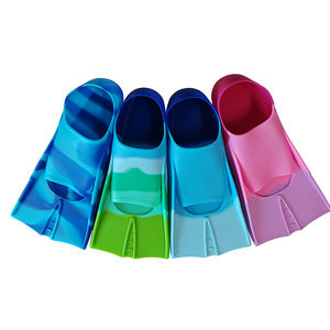Venta al por mayor de fábrica Niños Adultos Diseño de pie completo Cómodo de silicona completa <span class=keywords><strong>Aletas</strong></span> de natación de entrenamiento cortas - Product Image 1