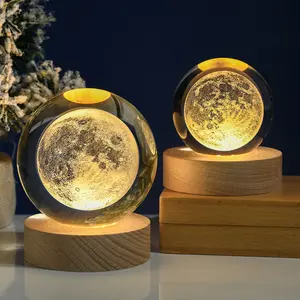 3DアートクリスタルボールUSBナイトランプ木製ベースルミナスクリスタルボールソーラーシステムLEDナイトライトデスクトップ家の装飾