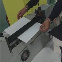Machine à enduire de colle thermofusible Double100 480 mm pour l'application de colle sur les albums photo, la reliure de livres et le papier