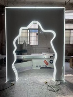 Dekorasi Acara Latar Belakang Dinding Panggung Model Baru Mewah Pernikahan PVC Lengkungan LED Backdrop Panggung PVC Putih Mengkilap Tahan Lama