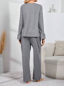 Ensemble de vêtements de maternité pour femmes enceintes : Haut peplum boutonné et pantalon de pyjama à taille ajustable - Product Image 4