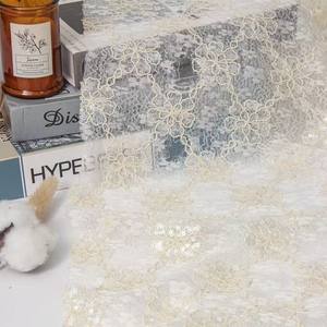 Vente directe d'usine, dentelle à fleurs en soie bombée brodée en maille tricotée haut de gamme, garniture en dentelle perlée, <span class=keywords><strong>tissu</strong></span> 100% acrylique pour vêtements, jupes - Product Image 2