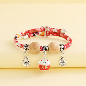 Collier Lucky Cat en bois de camphre, perles réglables pour chats et chiens, motif dessin animé, petite race, toutes saisons - Product Image 1