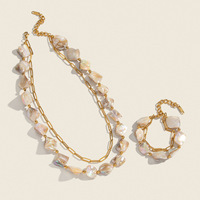 Ensemble de bijoux en perles de coquillages blanches uniques et tendance, design minimaliste à double et triple couche, chaîne en acier inoxydable, ensemble d'accessoires créatifs