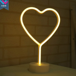 Lampe de table LED en forme de cœur néon pour décoration de chambre alimentée par batterie/USB Décoration de cadeaux de Noël et Diwali - Product Image 4