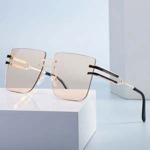 Gafas de Sol Cuadradas Extra Grandes Retro de Moda 2022 para Hombre, Gafas de Sol sin Montura con Patillas Metálicas para Mujer - Product Image 3