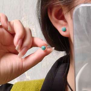 Boucles d'oreilles clous géométriques minimalistes pour femme, perles facettées turquoise, style classique, plaqué or 18 carats, argent sterling certifié CMA - Product Image 3