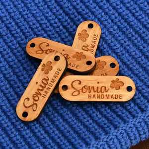 Étiquettes en bois personnalisées gravées au laser 13x38mm, écologiques, imperméables, durables et portables pour sacs, vêtements, chaussures, porte-clés - Product Image 2