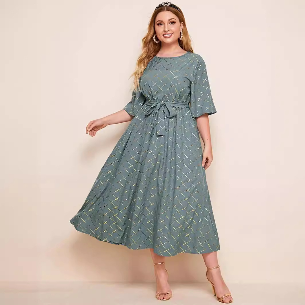 slim fit dress slacks Blaues Kleid mit Kreisröcken. Goldfarbenes Detail im Ausschnitt – GUNTINA main image 1
