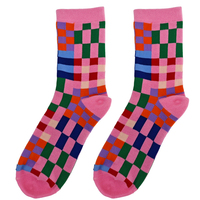 Prix d'usine, chaussettes décontractées épaisses respirantes antidérapantes pour femmes, chaussettes en tricot à carreaux colorées à la mode, usage quotidien