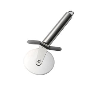 Cortador de Pizza con Rueda DFT24 de 6 cm, Pala para Pizza con Mango Redondo de Acero Inoxidable - Product Image 1
