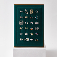 Vente en gros de bijoux personnalisés rangement en velours petit anneau présentoir organisateur bijoux présentoir pour bagues
