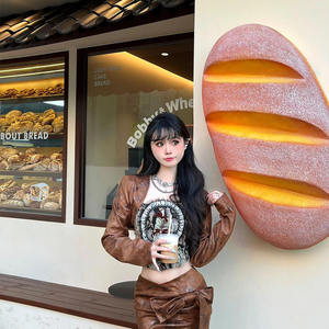 Façade de boulangerie T003 ornée de croissants en fibre de verre, sculpture de porte de magasin confortable, décoration d'art de loisirs, statue en forme de pain - Product Image 4