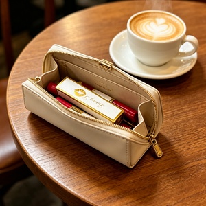 Scatole Personalizzate Bianche e Oro per Rossetti, Confezioni Cosmetiche di Lusso con Chiusura a Coperchio per Rossetti - Product Image 4