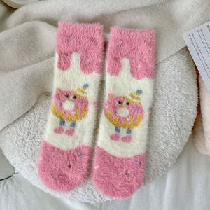 Bonitos y Coloridos calcetines mullidos para pantuflas, calcetines suaves de felpa con corazón para interiores, ropa para el hogar, logotipo personalizado, compresión, tobillo, medias de Invierno para mujer - Product Image 4