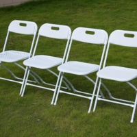 Chaise pliante en plastique blanche empilable avec poignée dorsale, pliable pour usage commercial, idéale pour banquets, conférences, jardins, concerts