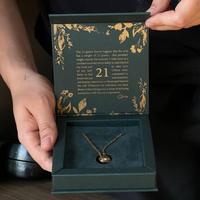 Boîte à fentes luxueuse en vert olive doré avec doublure en éponge et impression offset pour collier, bague, boucles d'oreilles et emballage cadeau de bijoux