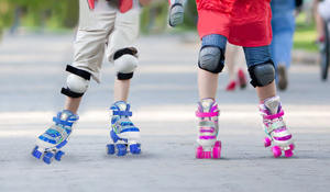 Patins à roulettes sportifs à <span class=keywords><strong>4</strong></span> <span class=keywords><strong>roues</strong></span> en PU avec lumières, patins à roulettes quad à <span class=keywords><strong>vendre</strong></span> avec <span class=keywords><strong>casque</strong></span> et protection combinés - Product Image 5