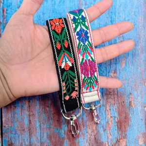 Boho tissé floral tissé mexicain broderie cadeau porte-clés en gros brodé porte-clés personnalisé Jet Tag mignon porte-clés pour les femmes - Product Image 1