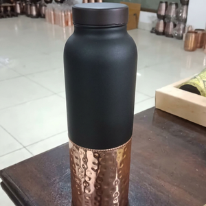 Botella de Cobre Ecológica con Taza - Diseño Moderno, Apta para Agua Hirviendo, Lavable en Lavavajillas, Solo Lavado a Mano, Uso en Cocina y Exteriores - Product Image 1
